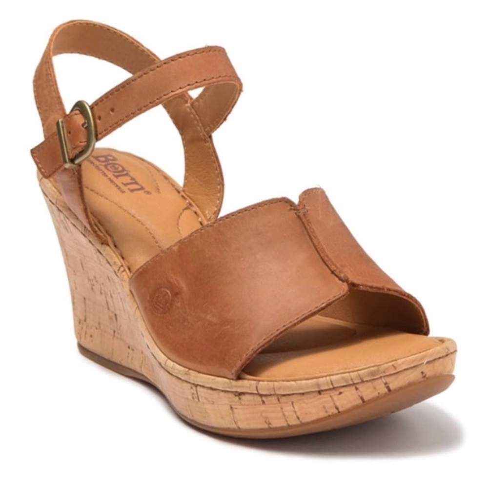 Born Agnio Tan Wedge size 11